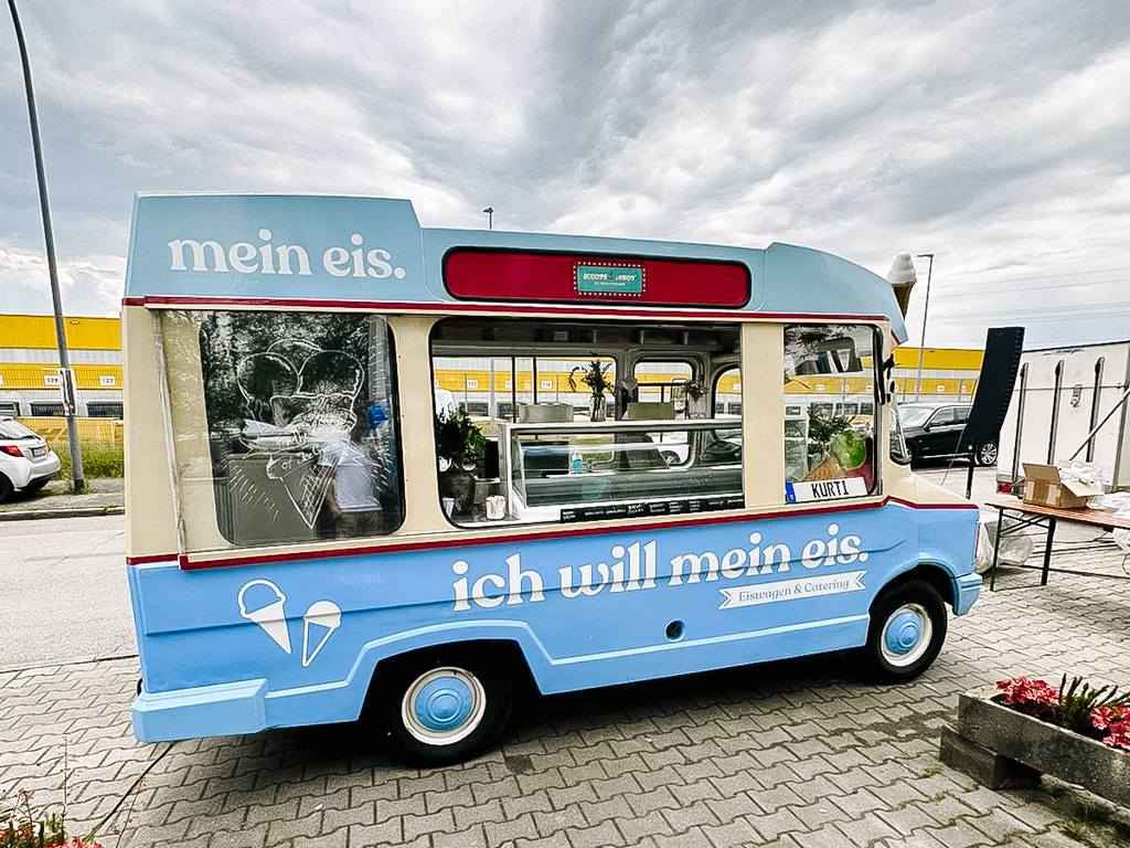 Eiswagen mieten Koblenz_Fahrzeuge_Eiswagen Eiswagen mieten mein eis Catering Oldtimer Bedford Koeln Bonn duesseldorf