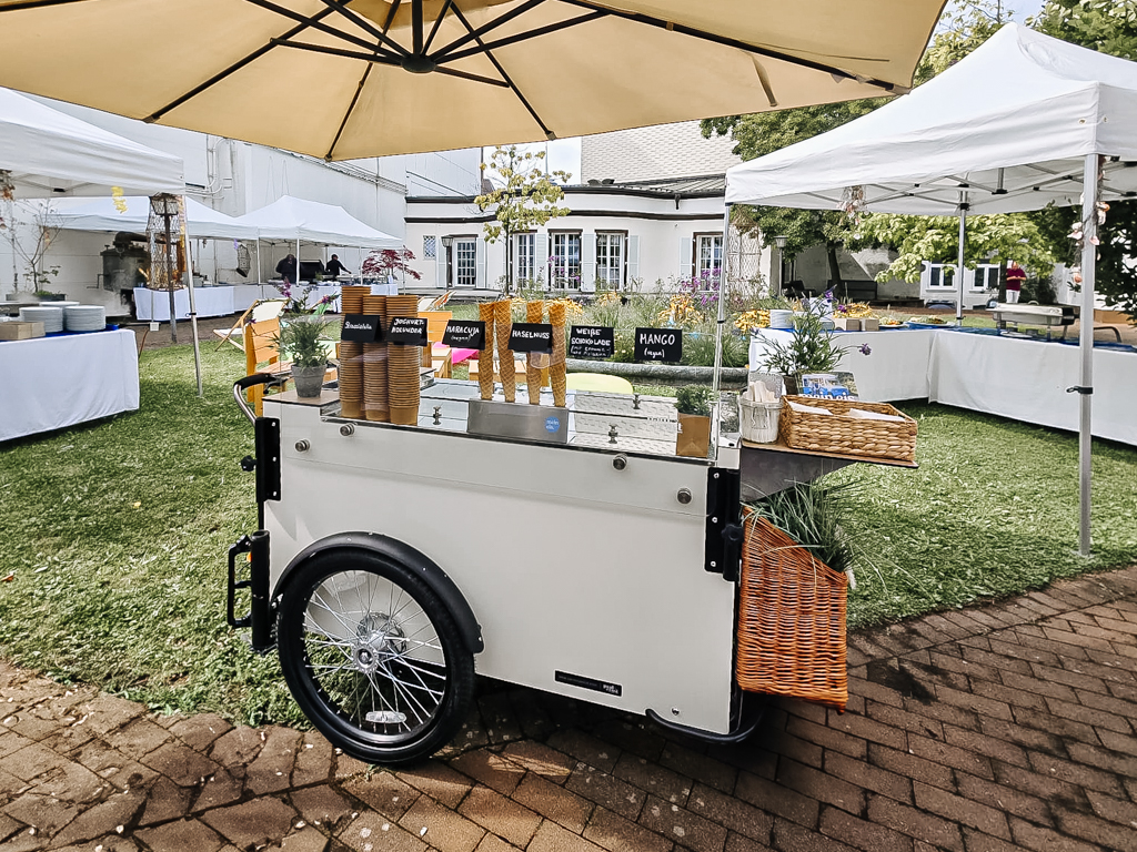 Eiswagen mieten Mannheim_Fahrzeuge_Minnie Eisfahrrad buchen Rosalie mein eis mobile Eistheke catering bonn koeln duesseldorf