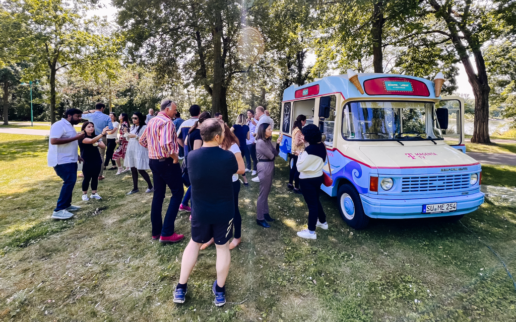 geographische Seite Nordrhein-Westfalen_Titelbild Eiswagen mieten mein eis Catering Oldtimer Koeln Bonn duesseldorf